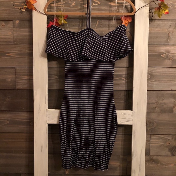 Off shoulder dress - Picture 1 of 4